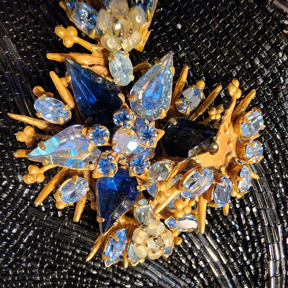 Vintage-Inspired Blue and Gold Crystal Brooch - Picture 6 of 9